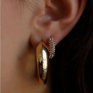 Lisa Gozlan Curve Hoop Earrings